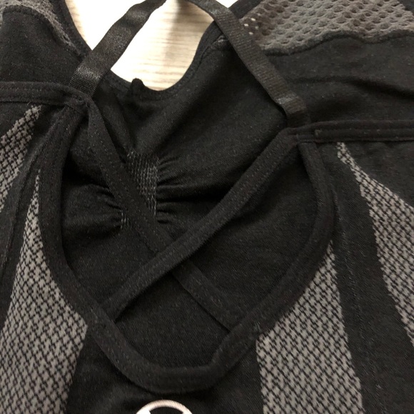 2 Ardene Seamless Workout Tanks - Picture 3 of 3